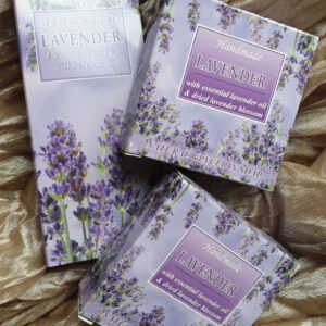 Twee zeep Lavendel etherische olie parfum spray, 2x100gr en 10ml