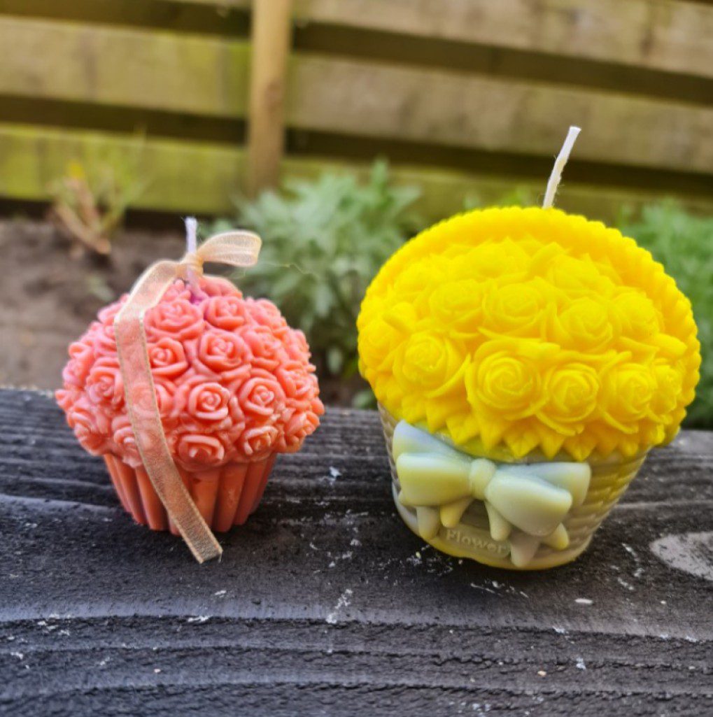 2 stuks prachtige Handgemaakte geurende kaarsen in elegante intensieve geur - organisch soja wax - bloem - cupcake 300gr