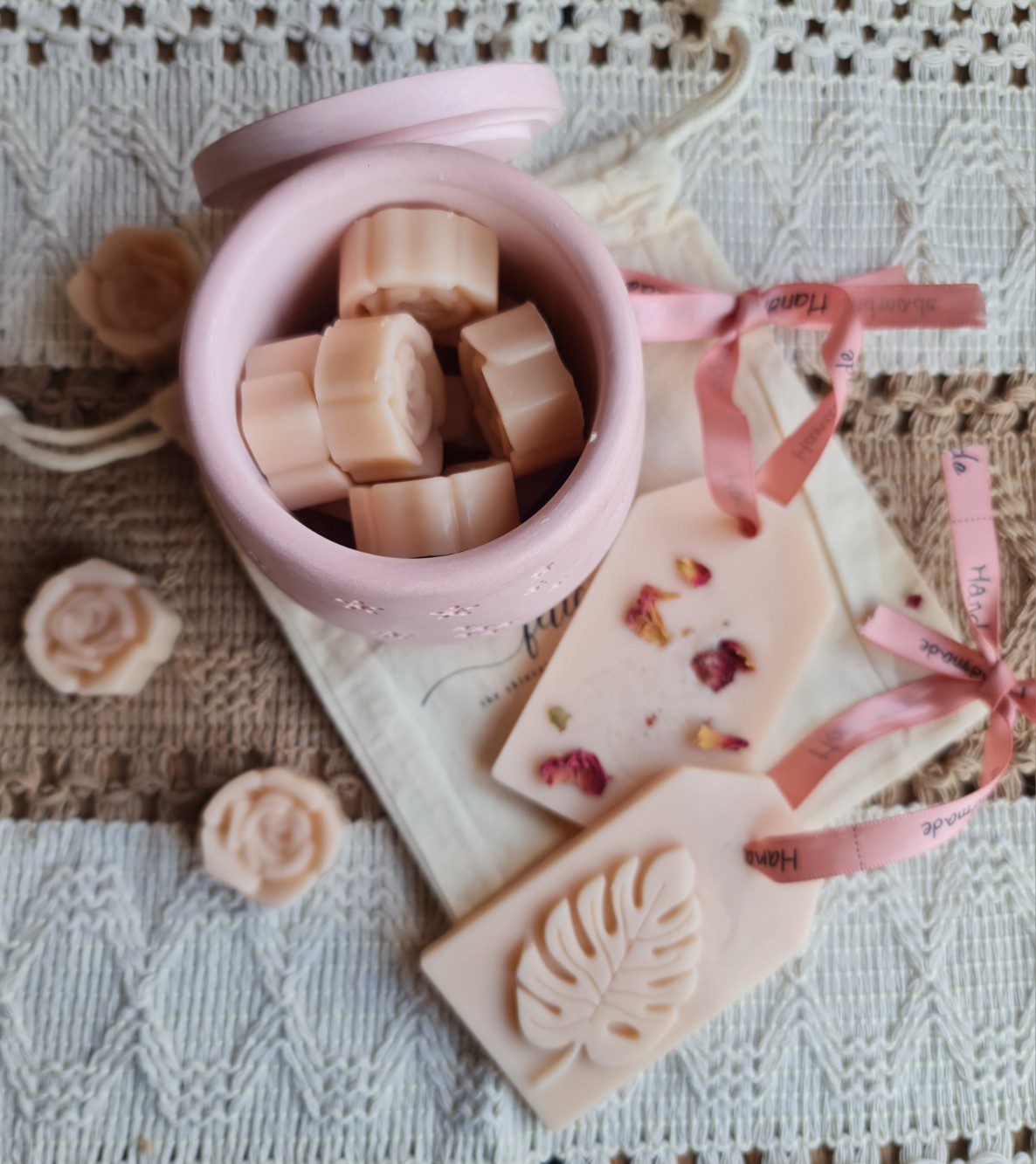 Handgemaakte set van soja was 10 melts en 2 geur hanger - oriëntaalse geur - gratis potje met deksel