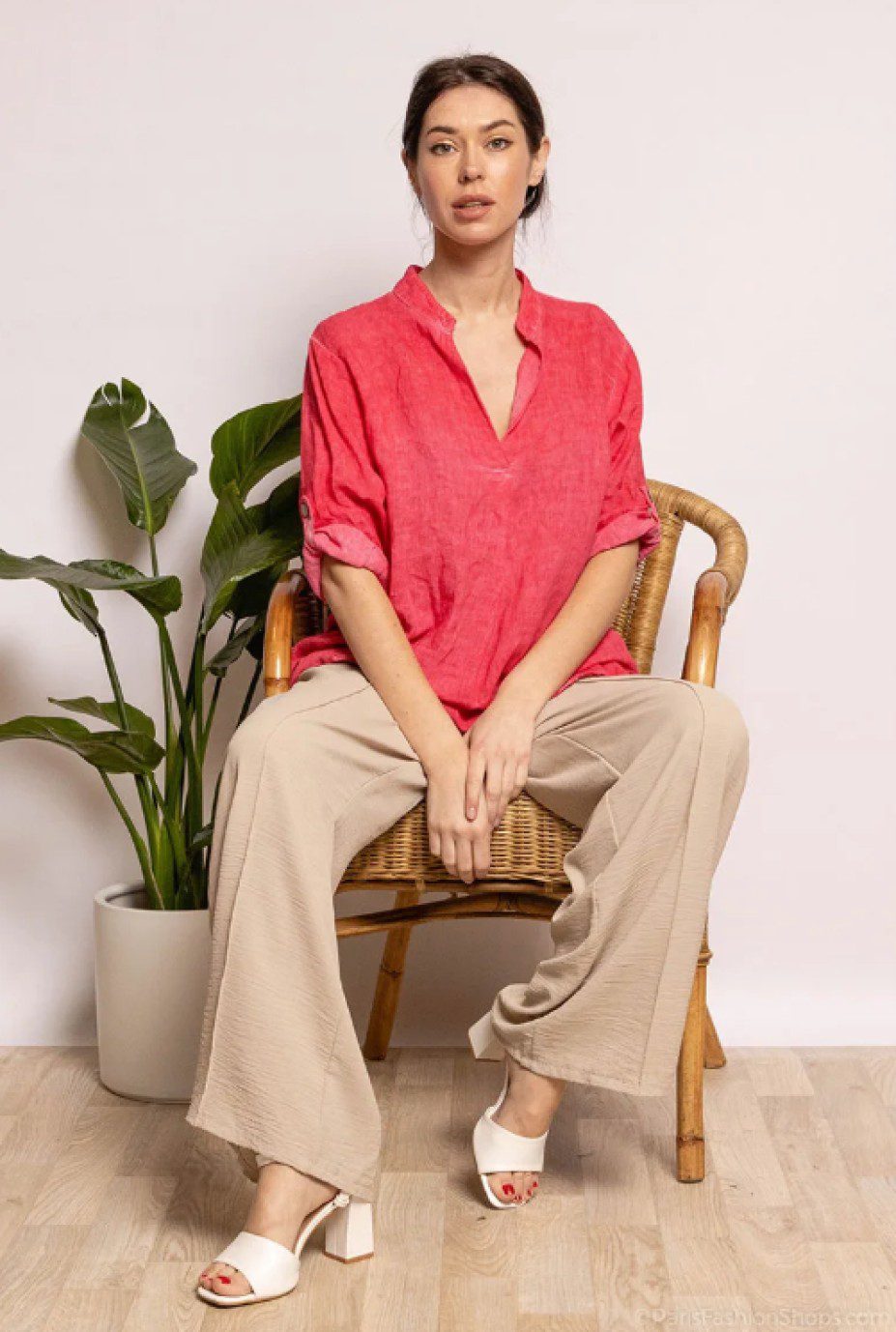 Blouse van puur gewassen linnen met v-hals  – oprolbare 3/4 mouwen - FRAMBOOS - Maat M