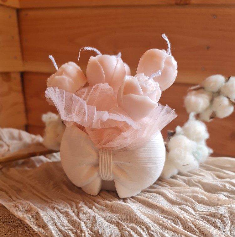 Handgemaakte mini soja kaarsen bouquet - 6 bloemen en een kleien gips vaasje - elegante geur - ecologische wax 7st