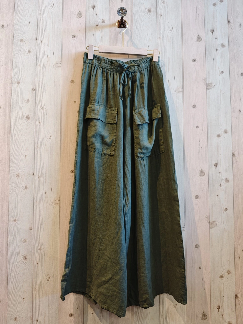 100% linnen broek met elastische talie - brede pijpen - grote steek zakken - kleur MILITAIR GROEN  - maat 40