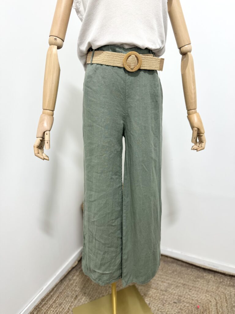 Linnen broek met een rieten ceintuur en zijzakken - elastische talie - kleur MILITAIR GROEN - maat 38/40