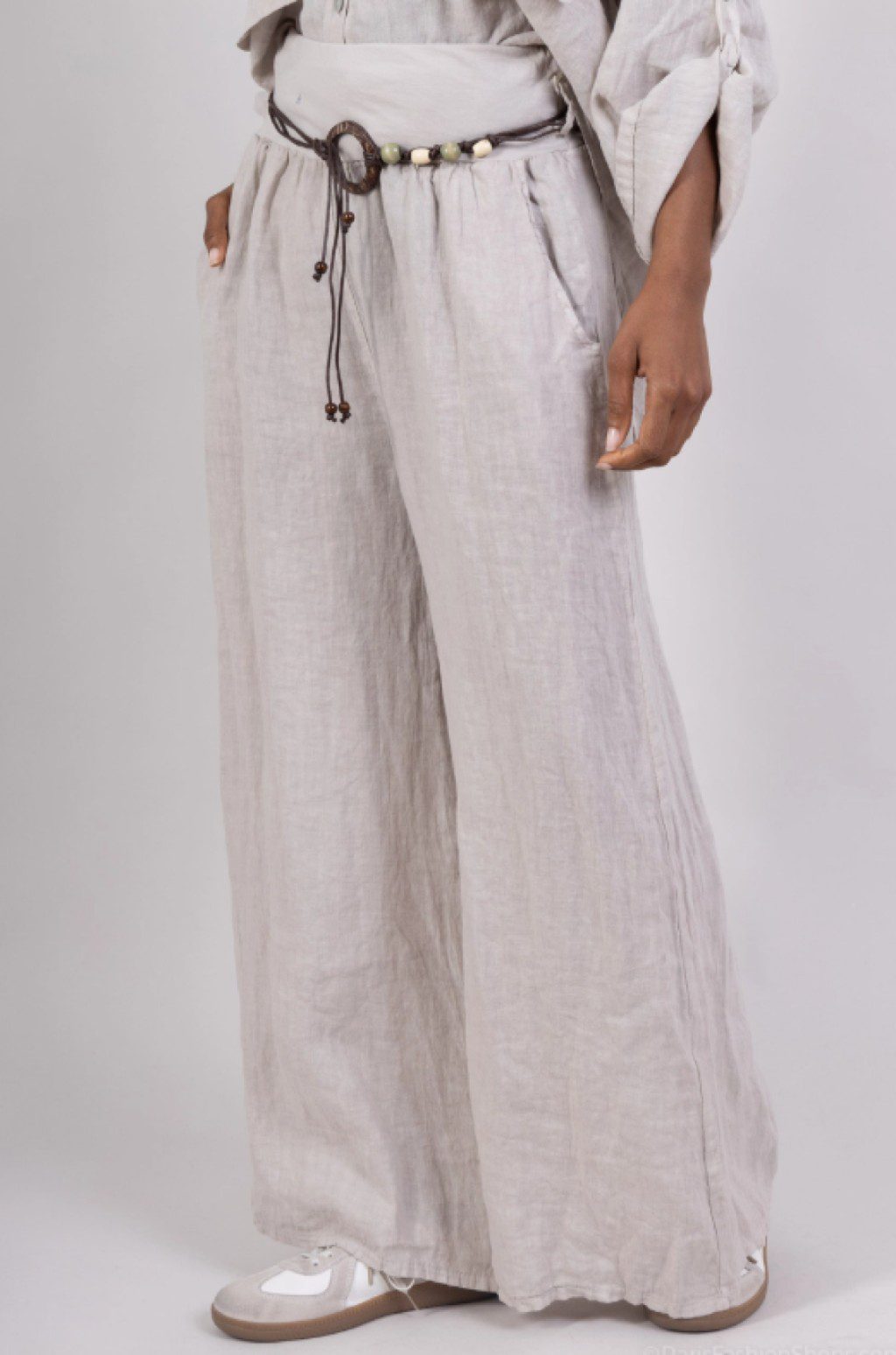 Linnen lange broek - Beige kleur met  zijzakken en ceintuur  Maat M/L