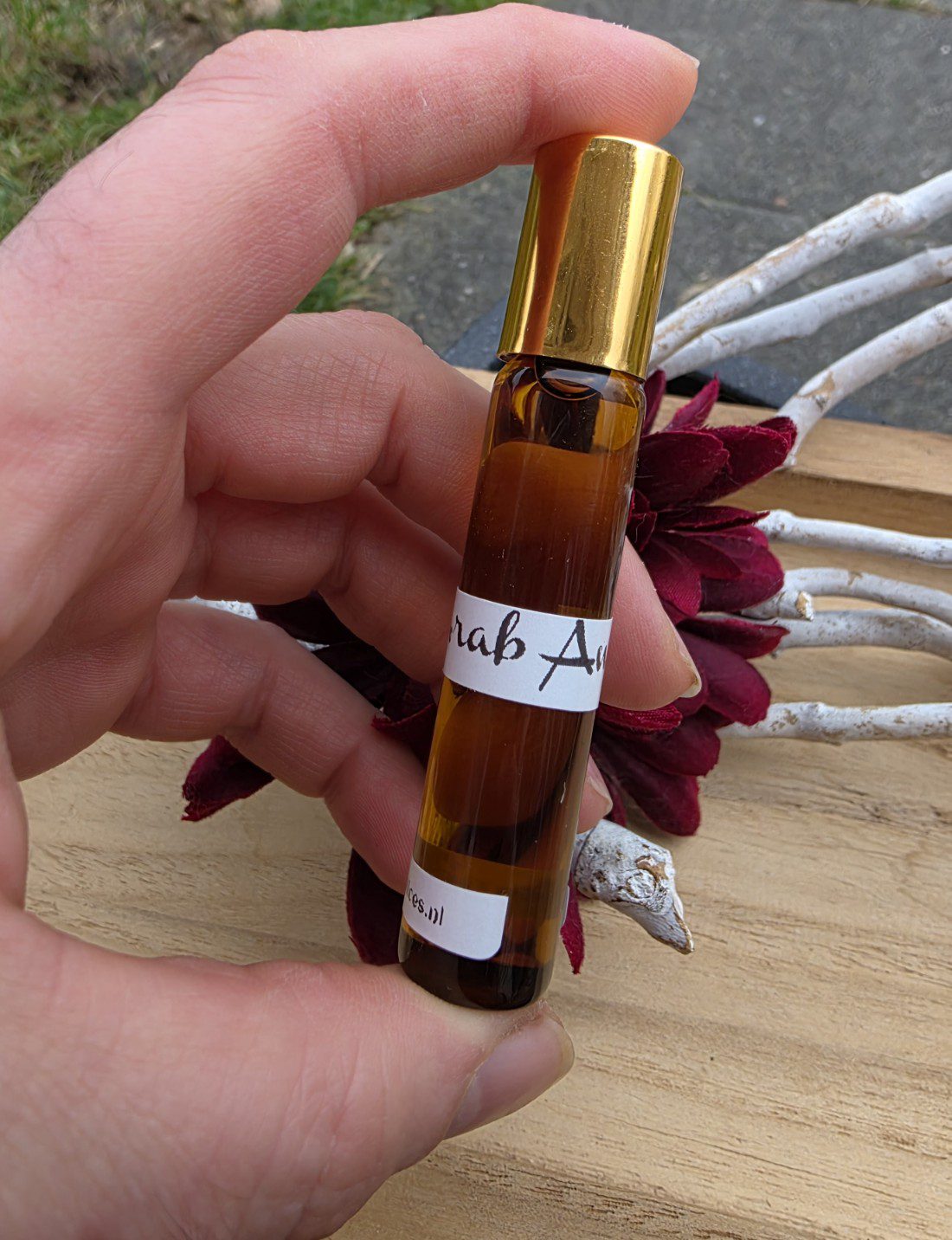 Handgemaakte roll-on parfum olie ARAB AMBER - Kardemom- Vetiver - ylang-ylang- benzoe 10ml