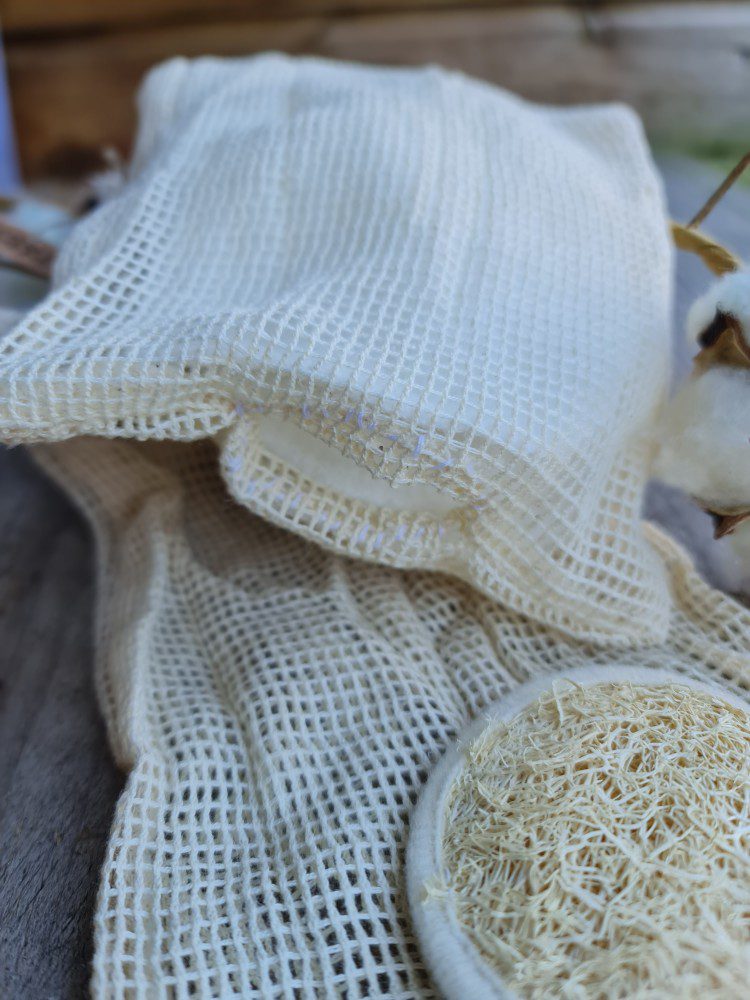 Biologische katoenen herbruikbare gezicht ronde Wattenschijfjes 12 stuks met 2 nets - 1 scrub watje GRATIS - duurzaam en puur 1set