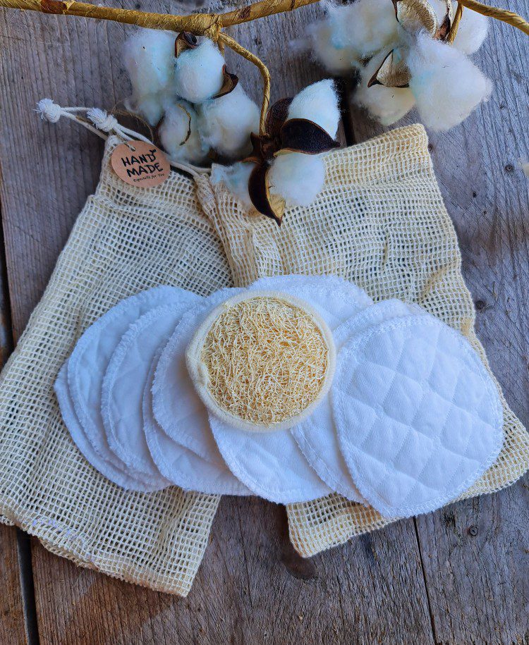 Biologische katoenen herbruikbare gezicht ronde Wattenschijfjes 12 stuks met 2 nets - 1 scrub watje GRATIS - duurzaam en puur 1set