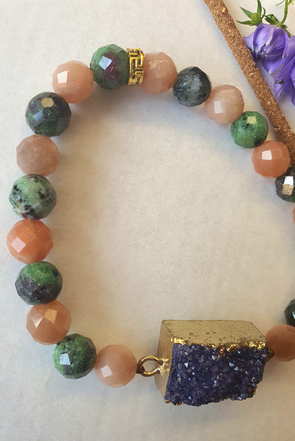Handgemaakte edelsteen armband zonnesteen en groene aventurijn en paarse segment - Afbeelding 3