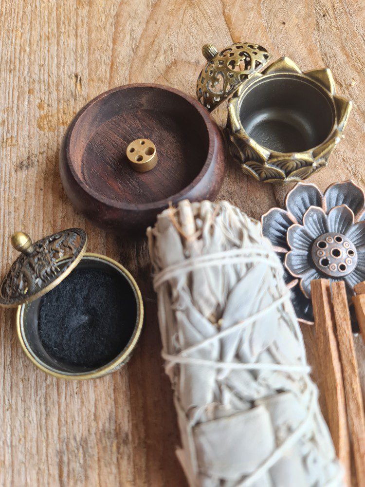 6 gelige set met insence wierrook houders - salie smudge bundel - 5 sandelhout stokjes - kusige huis