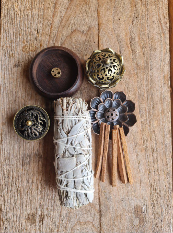 6 gelige set met insence wierrook houders - salie smudge bundel - 5 sandelhout stokjes - kusige huis