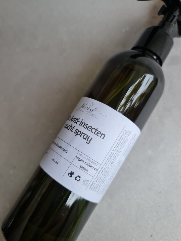 Biologische handgemaakt anti-insecten en vlooien – mijten honden en katten spray – gember – kruidnagel – munt 250ml