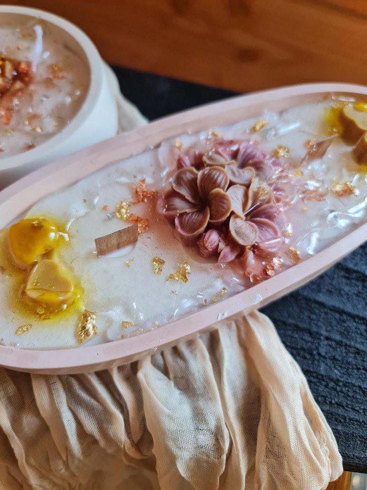 Handgemaakte 2  kaarsen van soja wax - een grote boot gips pot en een kleine ronde - intense geur - 250gr en 60gr