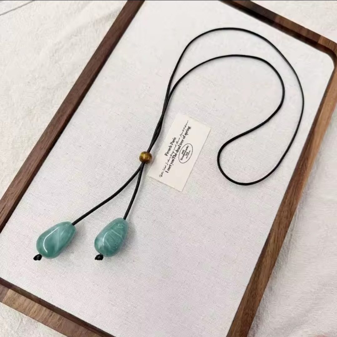 Elegante verstelbare ketting met schelp - in GROEN kleur met twee hangers