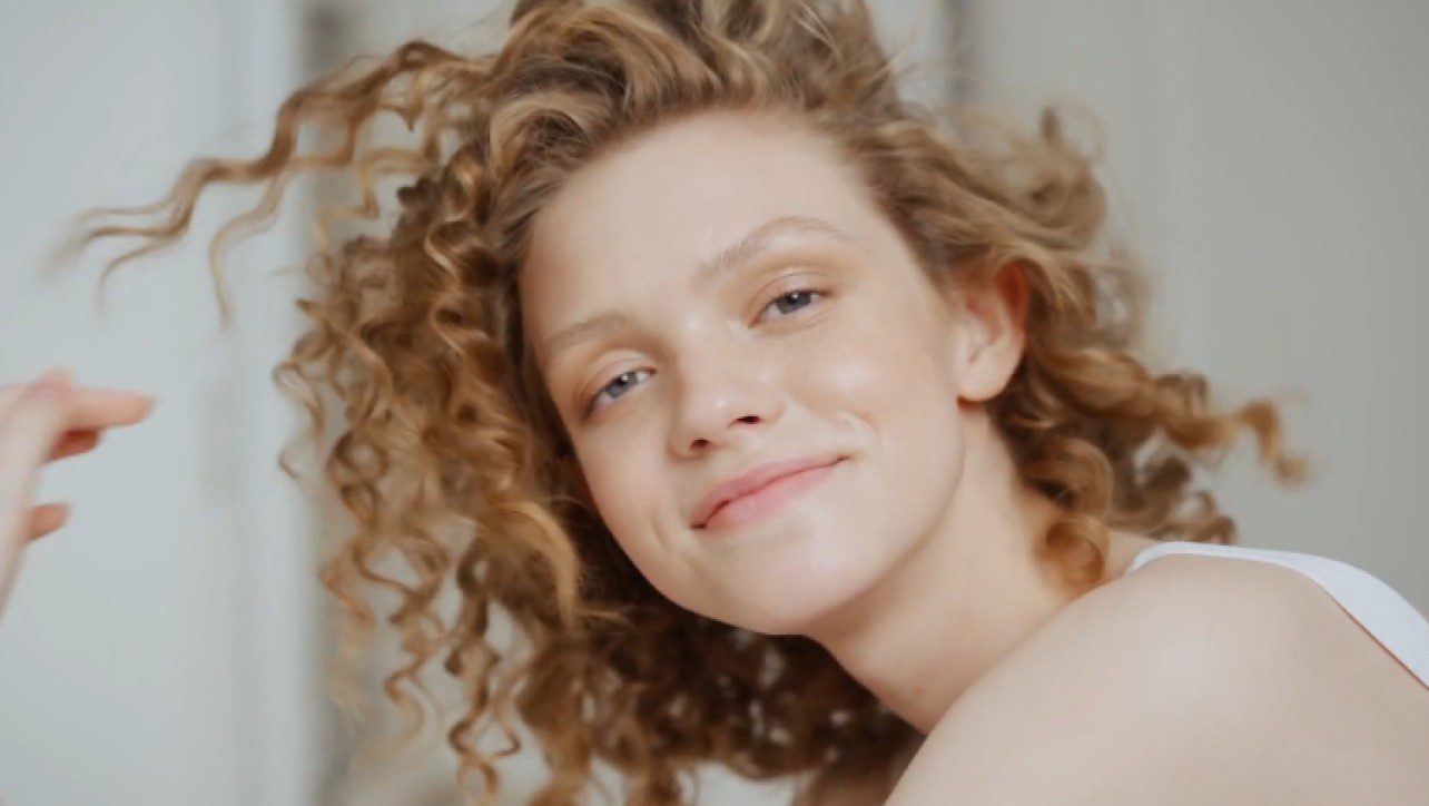 krullend haar conditioner met Monoi olie en acacia extract - gedefinieerde krullen - heerlijk ruikend 350ml