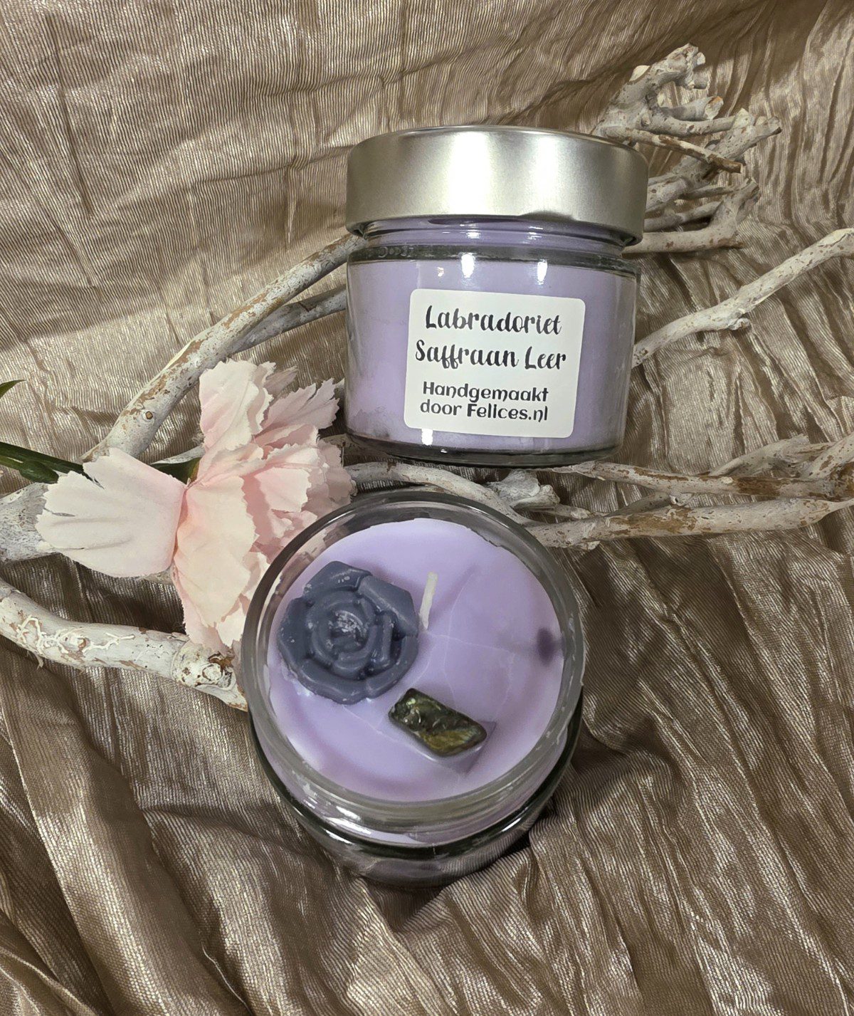 Handgemaakte ecologische kaars van puur soja wax - glazen pot - LABRADORIET SAFFRAAN - Saffraan leer geur met edelsteen 215gr