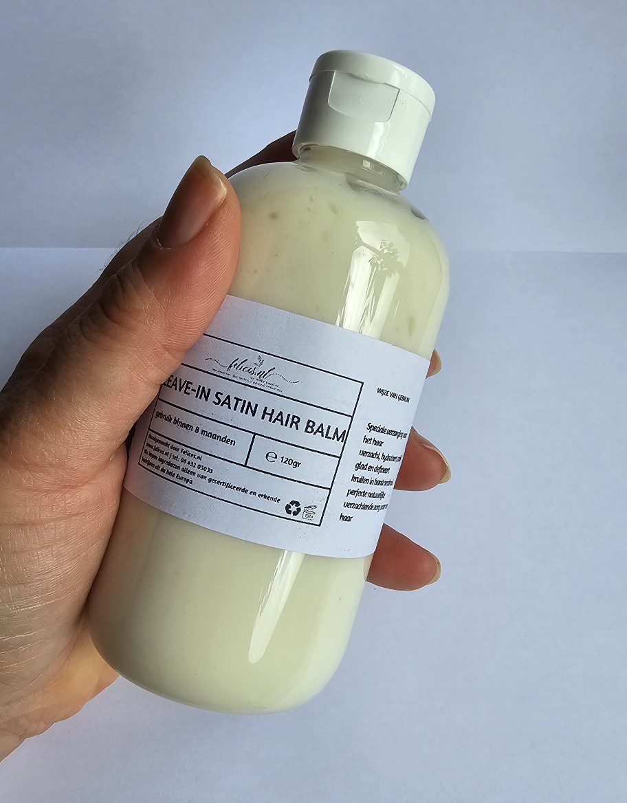 Handgemaakte leave-in haar cream met zijde - ceramides - keratine - krullend haar - broos en droog haar 250ml