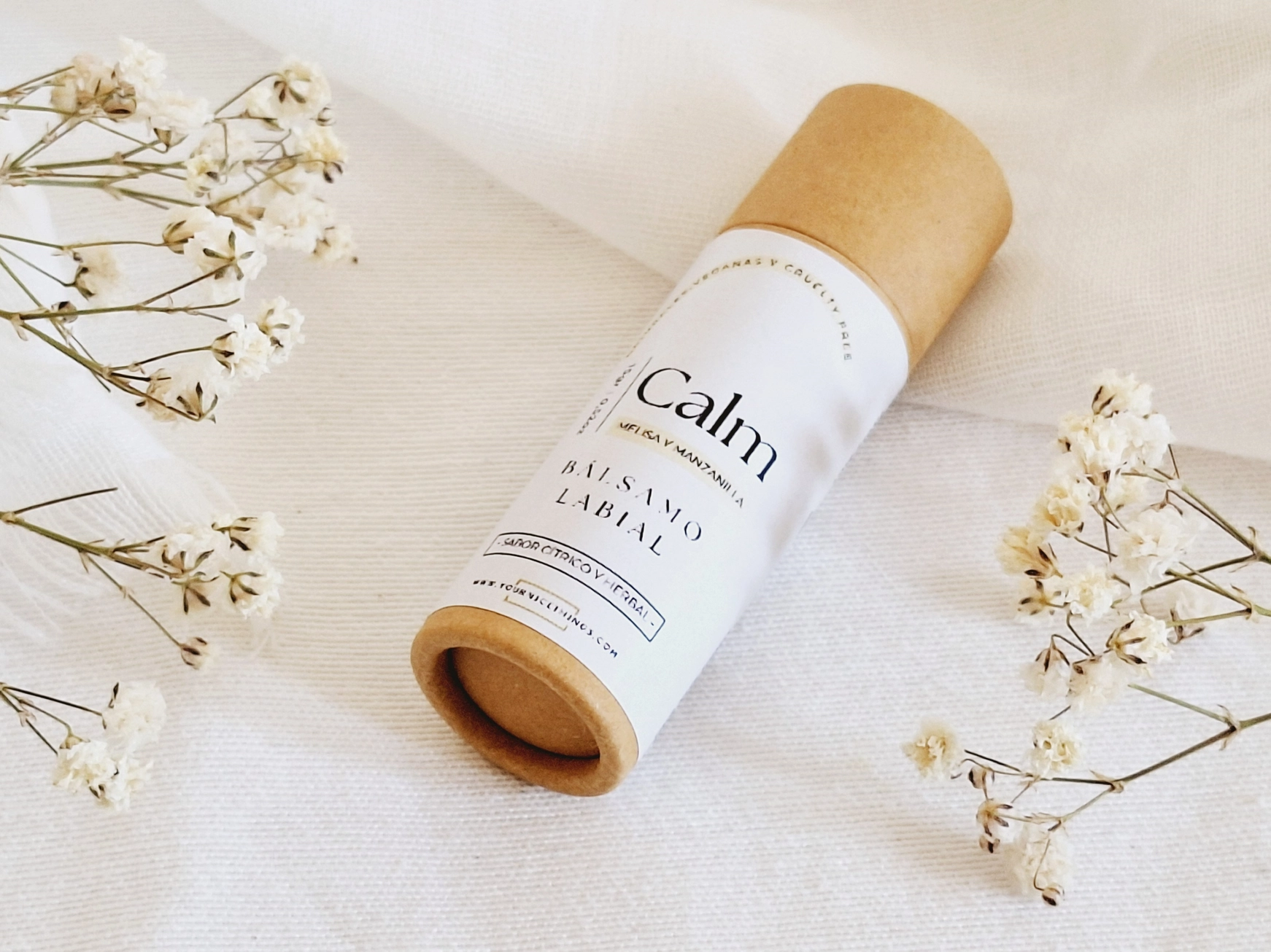 Biologische veganistische Lippenbalsem - CALM - shea en cacao boter - kamille - calendulla - melisse eth olie 15gr - Afbeelding 3