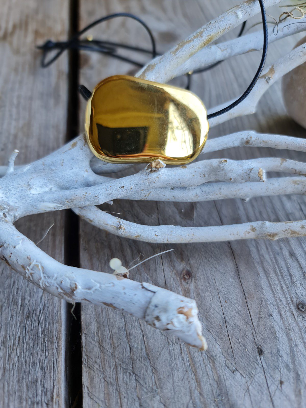 Chique Gouden ketting - bruin koord - midden lengte - goudkleurig roestvrij hanger 1st