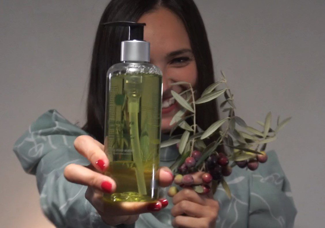 LaChinata Ontgiftende Olijfwater toner voor alle huid types 250ml - Afbeelding 2