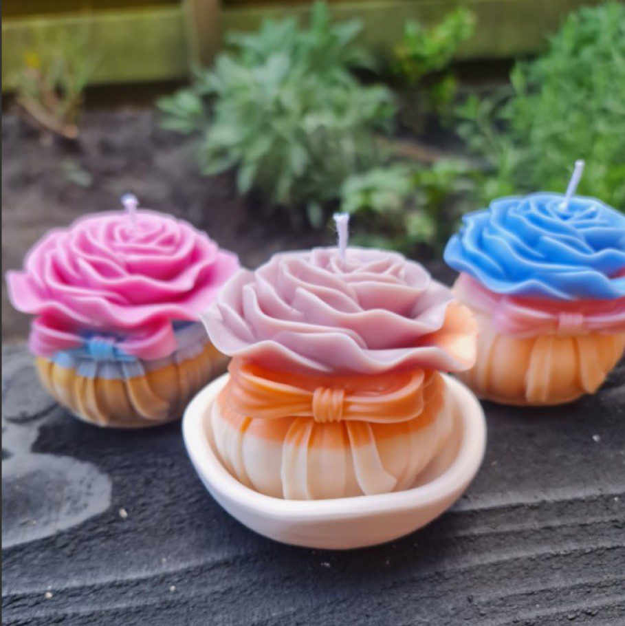 Prachtige handgemaakte kaars van organische soja was - luxe geur - schoteltje cadeau - diverse kleuren 150gr