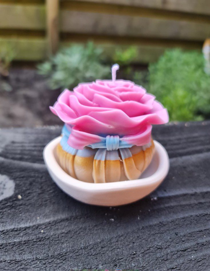 Prachtige handgemaakte kaars van organische soja was - luxe geur - schoteltje cadeau - diverse kleuren 150gr