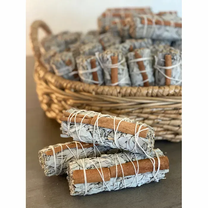 3 stuks Natuurlijke Witte salie en Kaneel bundel stick - wierook - handgemaakt in Frankrijk - zuiverend en innerlijke vitaliteit 3x11cm