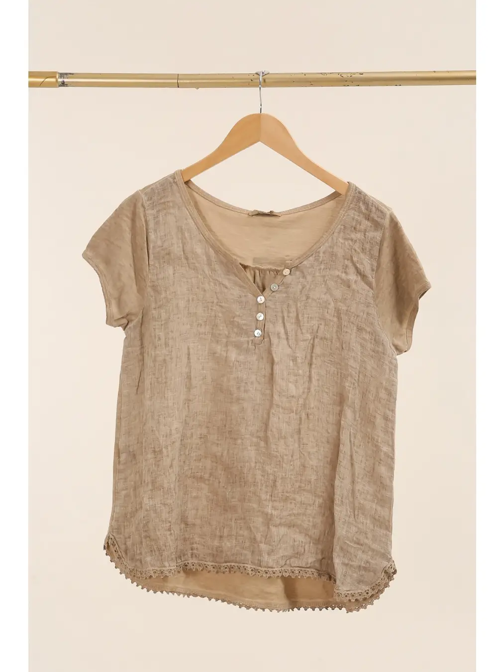 t-shirt-camel