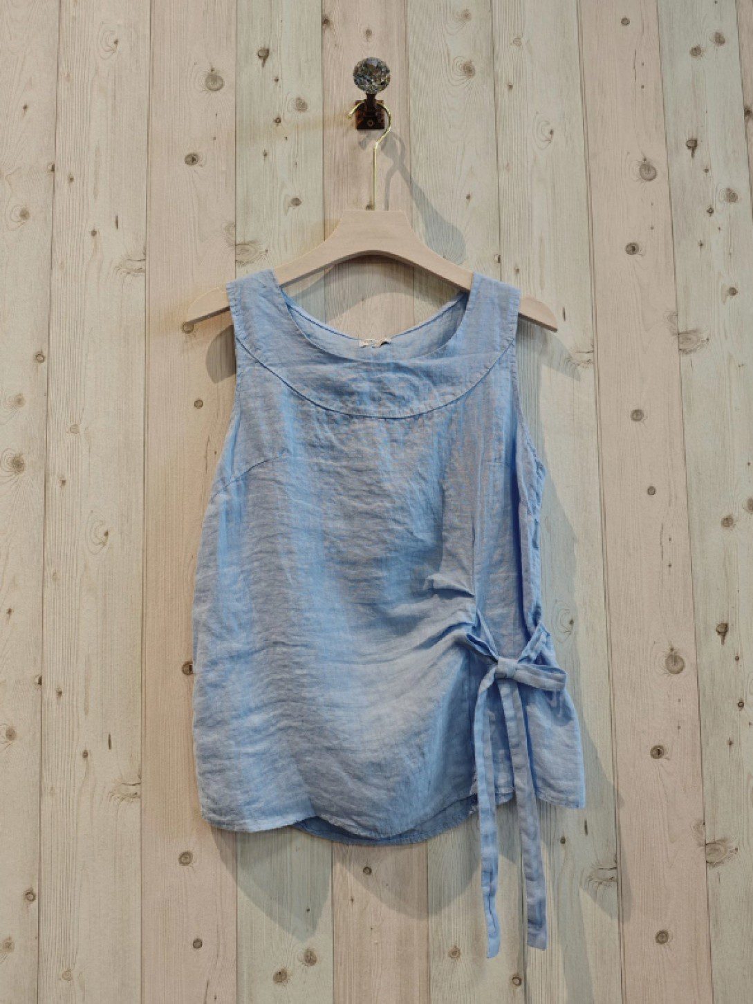 Elegante mouwloze 100% linnen top met strikje en ronde hals -BLAUW kleur - maat M/L