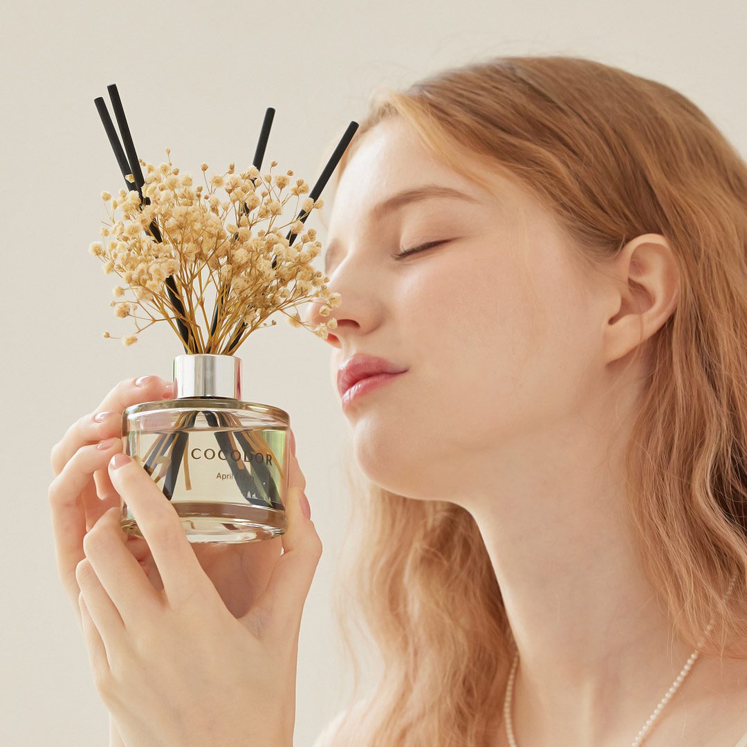 Heerlijk geur diffuser met rietstokken – DARK VANILLA AND SANDALWOOD huisparfum - met gipskruid - warme geur - 200ml