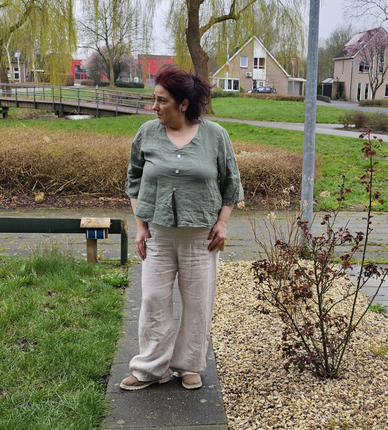 Linnen broek met brede elastische talie - steekzakjes - rechte pijpen - kleur BEIGE - maat 40/42