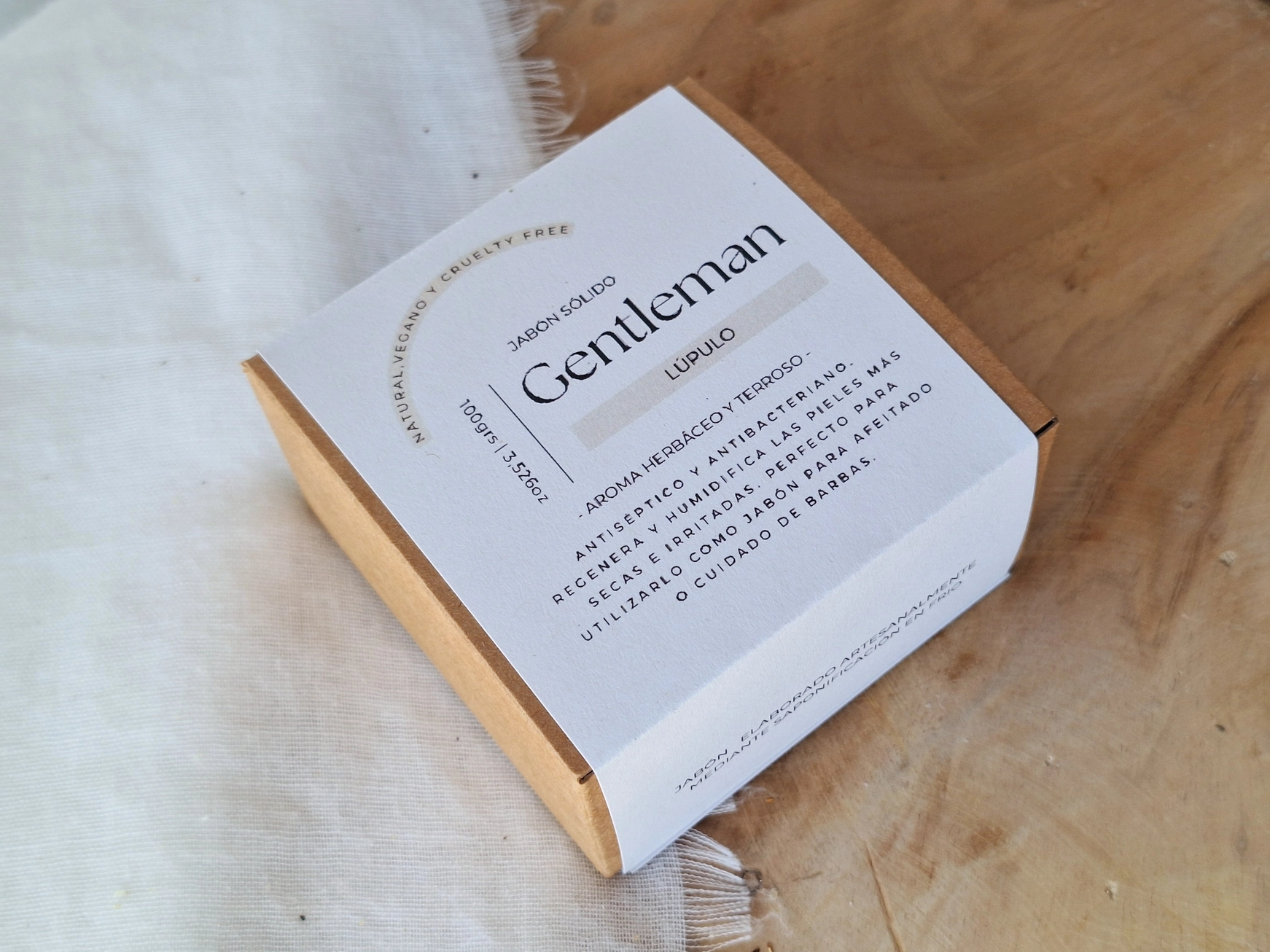 Biologische veganistische heren zeep - GENTLEMAN - karite - huid - baard - hop extract - kokos - olijfolie 100gr - Afbeelding 3