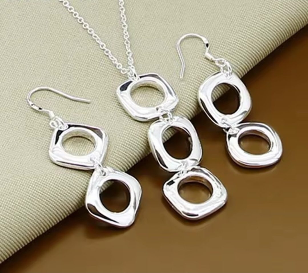Zilver 925 sieraden set - ketting en oorbellen - vierkante elementen